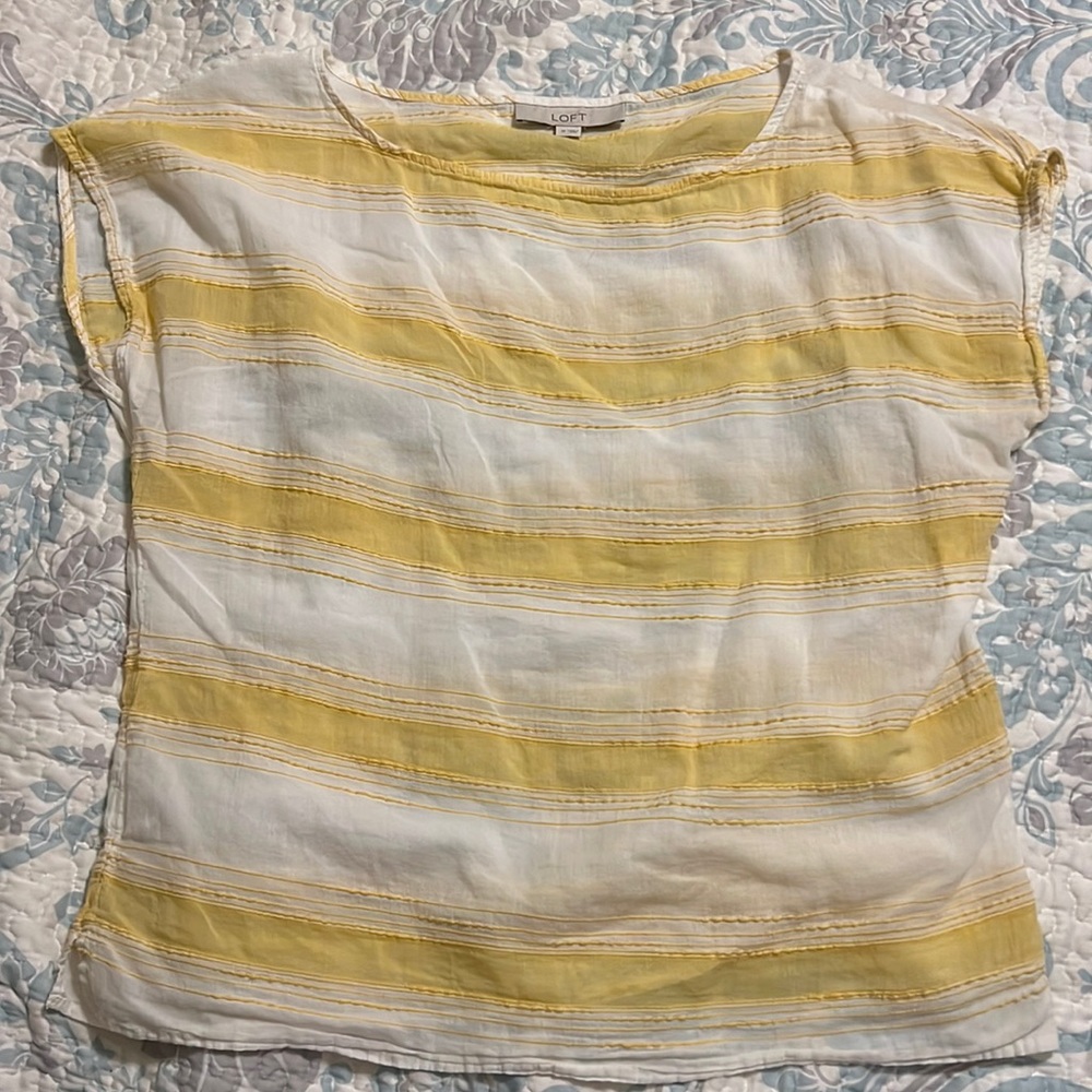 Loft SZ: M beachy white and yellow top